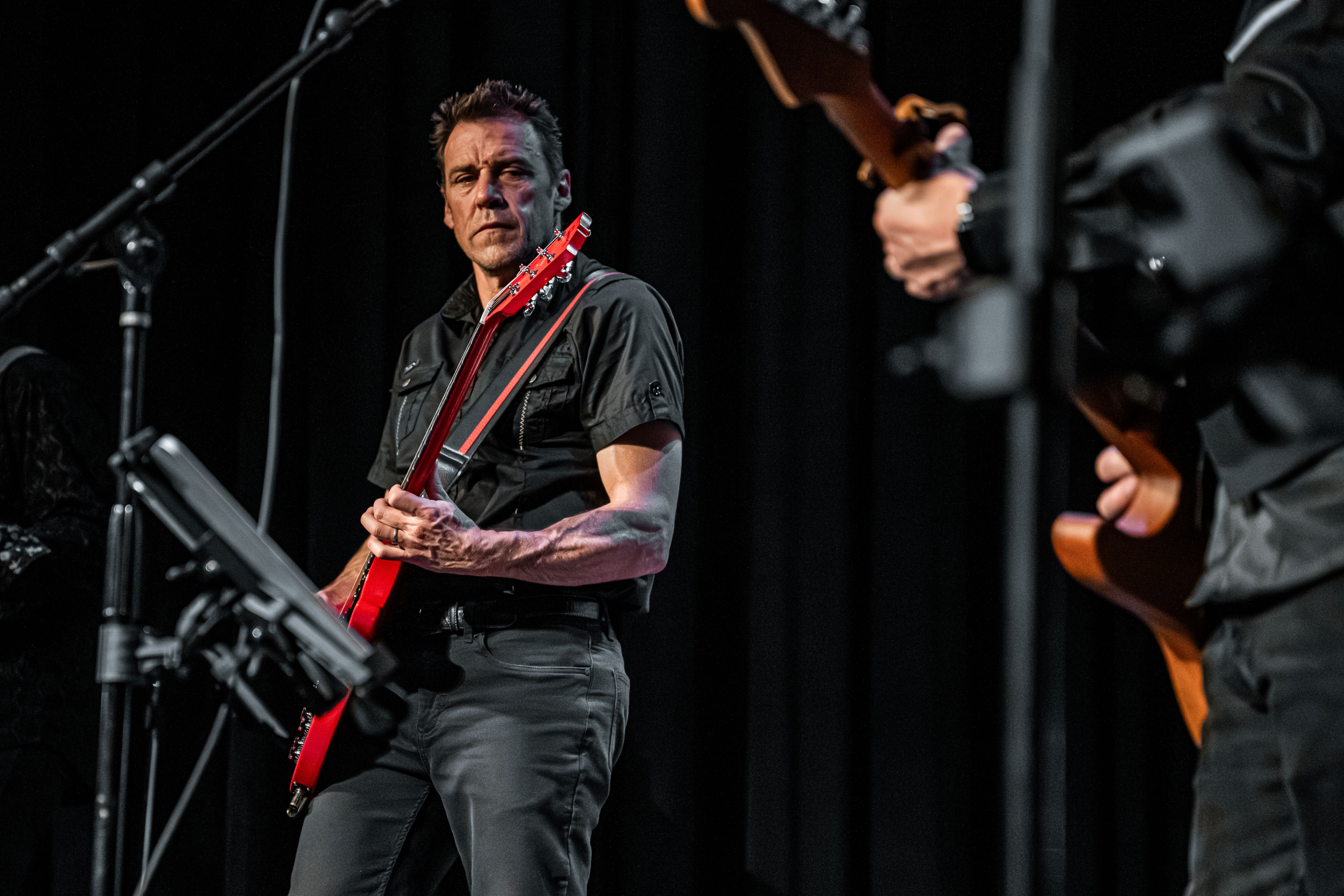 Tom O'Connor focused on guitar